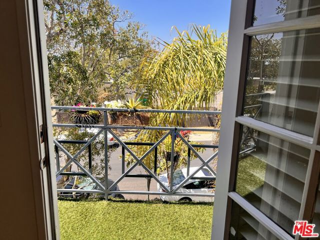 7920 Anise Avenue, Los Angeles CA: https://media.crmls.org/mediaz/fc885655-7d10-4607-9e52-786d269d6f2f.jpg