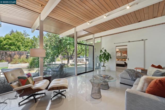 206 Santa Fe Dr, Walnut Creek CA: https://media.crmls.org/mediaz/fc887753-baaa-468e-944f-d9338c61eaf5.jpg