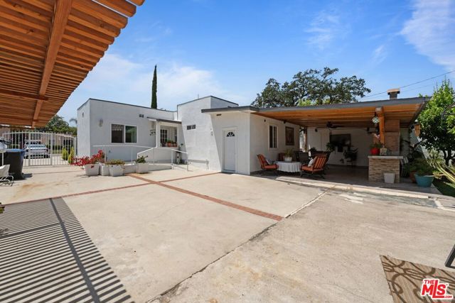 1430 N Dominion Avenue, Pasadena CA: https://media.crmls.org/mediaz/fc888e7e-3c72-4495-8bcb-7e5abfc7bb43.jpg