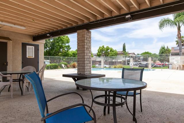 9952 N Magnolia Ave, Santee CA: https://media.crmls.org/mediaz/fc88d777-d659-44e8-bfe7-f35e1ea6db8d.jpg