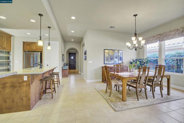 1648 Chianti Ln, Brentwood CA: https://media.crmls.org/mediaz/fc88e2f8-caf5-4f67-b345-8d7b69251482.jpg