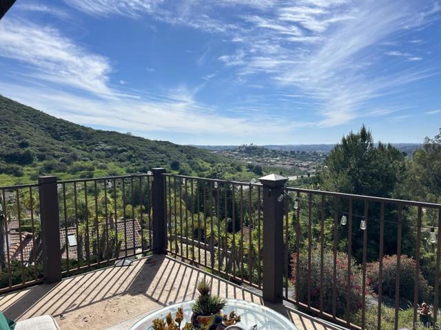 Detail Gallery Image 8 of 16 For 1330 Sugarbush Dr, Vista,  CA 92084 - 4 Beds | 3 Baths