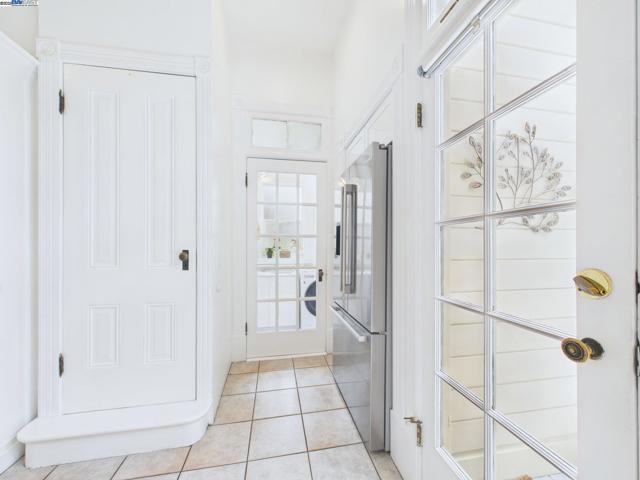 1709 Myrtle St, Oakland CA: https://media.crmls.org/mediaz/fc891049-9555-419b-8f63-720342b09750.jpg