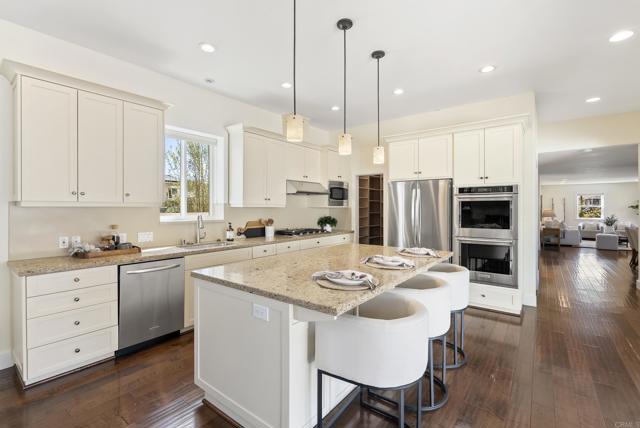 Detail Gallery Image 19 of 42 For 871 Tarento Dr, San Diego,  CA 92106 - 4 Beds | 3 Baths