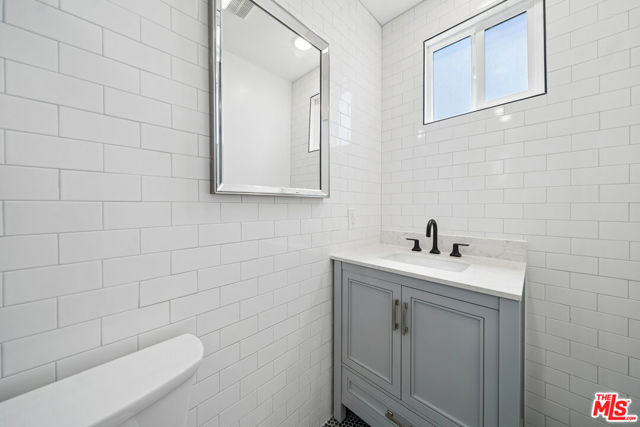 1039 North Harper Avenue, 9 photo 9