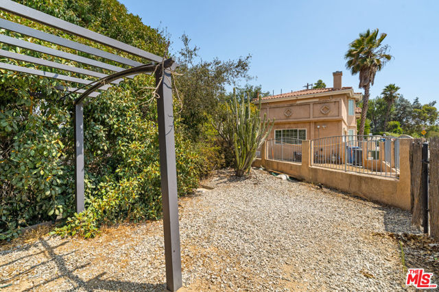 5810 Burwood Avenue, Los Angeles CA: https://media.crmls.org/mediaz/fc8afce7-b95b-4b98-bdea-8e9b4998fb41.jpg