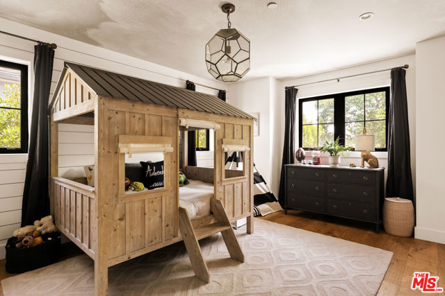 4447 Farmdale Avenue, Studio City CA: https://media.crmls.org/mediaz/fc8b2b6f-8e6c-431e-899a-7ab9b131cd20.jpg