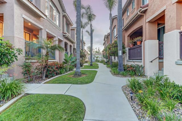946 Camino De La Reina, San Diego CA: https://media.crmls.org/mediaz/fc8b7aae-773a-40df-bfc0-8e427c1cf5b7.jpg