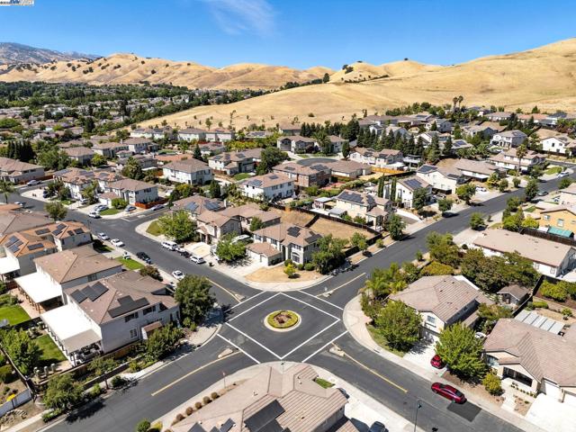 3909 Danbury Way, Fairfield CA: https://media.crmls.org/mediaz/fc8c6624-11d8-42e6-817a-7977f4b5c711.jpg