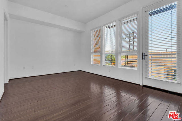 4050 GLENCOE Avenue, Marina del Rey CA: https://media.crmls.org/mediaz/fc8c8d93-f53b-478f-abe3-466cceef2e15.jpg