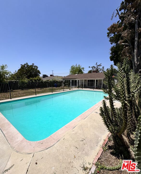 8936 Balboa Boulevard