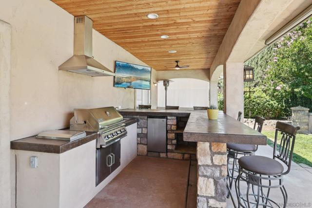 16112 Arena Drive, Ramona CA: https://media.crmls.org/mediaz/fc8d3478-34ee-4bce-9407-061885986aed.jpg