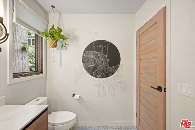 19817 Montau Drive, Topanga CA: https://media.crmls.org/mediaz/fc8d7dcb-dd3d-433f-a8e4-134bd74a4319.jpg