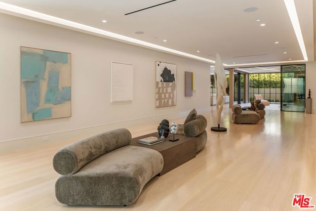 721 N Bonhill Road, Los Angeles CA: https://media.crmls.org/mediaz/fc8daceb-5277-4b44-a390-90940909d5db.jpg