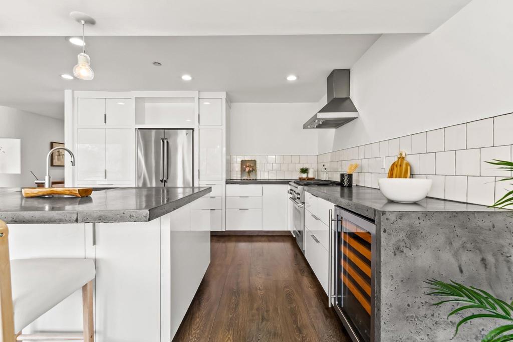 2556 Navarra Drive - photo 18
