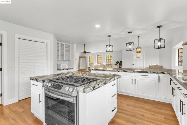 16806 Brewer Rd, Grass Valley CA: https://media.crmls.org/mediaz/fc8deec7-63b9-4dbe-8081-e2526c8e1457.jpg