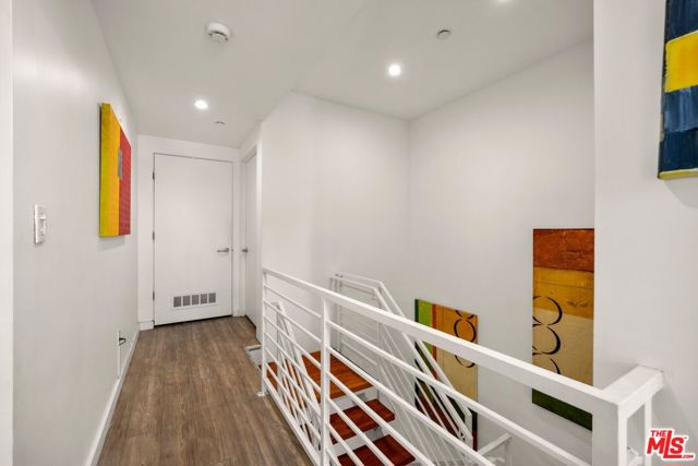 2400 Corinth Avenue, Los Angeles CA: https://media.crmls.org/mediaz/fc8e3b5b-b0ca-433d-bad6-82151d273e01.jpg