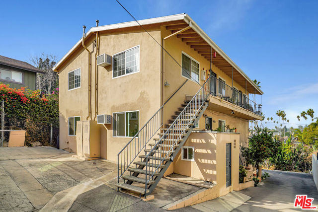 1421 Waterloo Street, Los Angeles CA: https://media.crmls.org/mediaz/fc8e9c49-9574-4c52-b792-437ae0856903.jpg