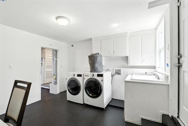 4030 Edwards Ave, Oakland CA: https://media.crmls.org/mediaz/fc8ea216-bc76-48ec-9114-96814269acbf.jpg