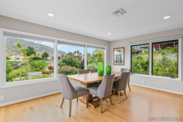 3609 Monte Real, Escondido CA: https://media.crmls.org/mediaz/fc8eff52-19d9-417f-84f5-f7ec45ad4beb.jpg