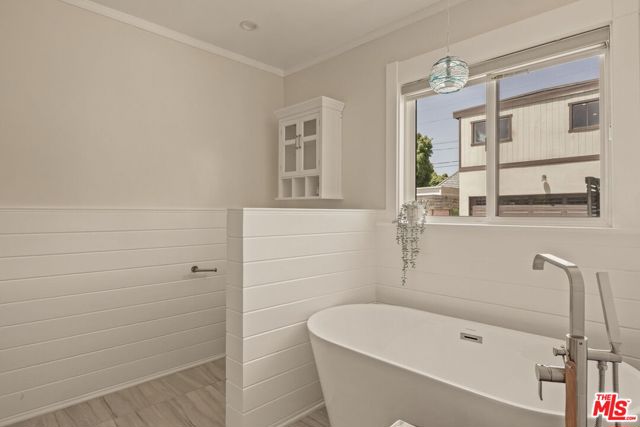 571 N Cahuenga Boulevard, Los Angeles CA: https://media.crmls.org/mediaz/fc902398-9e9e-44da-91e9-0e1c01d41643.jpg