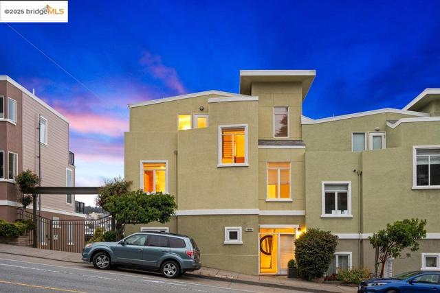 678 Clipper St, San Francisco CA: https://media.crmls.org/mediaz/fc90532e-ddc0-4211-b354-a6d535aec598.jpg
