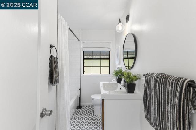 1806 Newell Ave, Walnut Creek CA: https://media.crmls.org/mediaz/fc907a31-c2ea-404d-a2de-8edb637ccde3.jpg