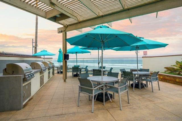 1770 Avenida Del Mundo, Coronado CA: https://media.crmls.org/mediaz/fc90ec3f-e623-48e3-b8db-8a695ce3b44e.jpg