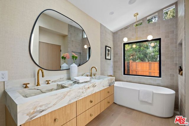2716 Laurel Pass / Bypass, Los Angeles CA: https://media.crmls.org/mediaz/fc90f9f0-56c2-4235-93a7-0c106db4a453.jpg