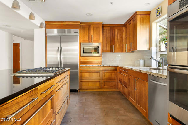 29636 Quail Run Drive, Agoura Hills CA: https://media.crmls.org/mediaz/fc91ac4f-a5d7-4237-a411-4c8bb78ac805.jpg