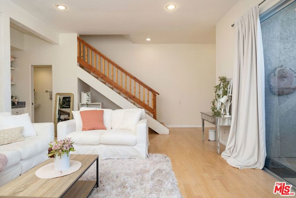https://media.crmls.org/mediaz/fc926fe6-ed1b-445d-a6c4-c4c1428809da.jpg?preset=X-Large