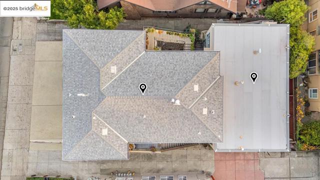 539 Mandana, Oakland CA: https://media.crmls.org/mediaz/fc92de59-8f37-45e3-ac19-4fe533c86b3a.jpg