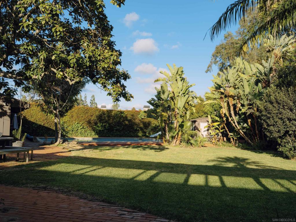 https://media.crmls.org/mediaz/fc941862-b61b-4ebb-ab9a-f2098b376b76.jpg?preset=X-Large