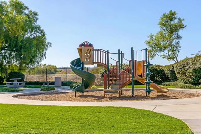 646 Sumner Way, Oceanside CA: https://media.crmls.org/mediaz/fc948d3c-dc6b-46de-96e0-9e95daf34a9a.jpg