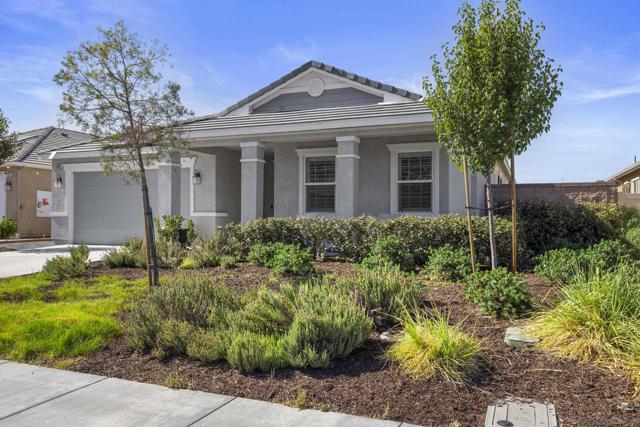 28382 Hopscotch dr,  CA: https://media.crmls.org/mediaz/fc954c1a-5828-46d3-beaf-7627be3ded9e.jpg