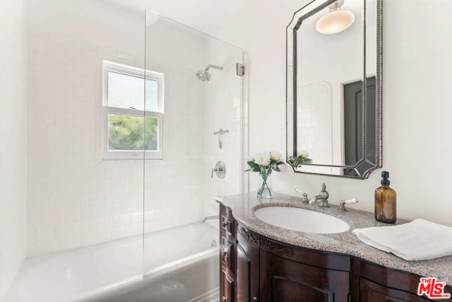 6475 San Marco Circle, Los Angeles CA: https://media.crmls.org/mediaz/fc956899-19e7-4f40-a20a-7e902461488b.jpg