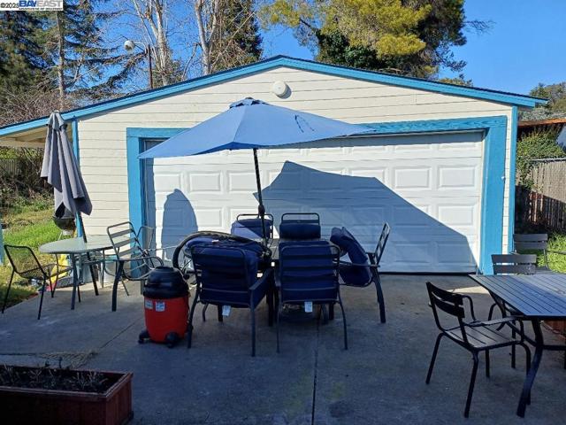 3931 Gardenia Pl, Oakland CA: https://media.crmls.org/mediaz/fc957c1c-f319-4ea1-9fdb-745410ac3650.jpg