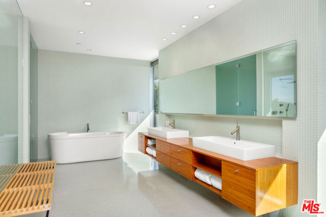 1290 Angelo Drive, Beverly Hills CA: https://media.crmls.org/mediaz/fc95960c-f9cc-4648-a675-99466d0adf1a.jpg