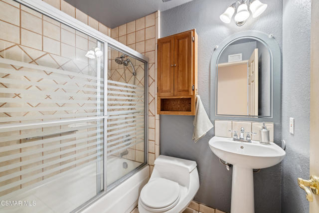 2085 Bolivar Court, Simi Valley CA: https://media.crmls.org/mediaz/fc95dadc-a565-4f22-96e4-58cf24f9bb54.jpg
