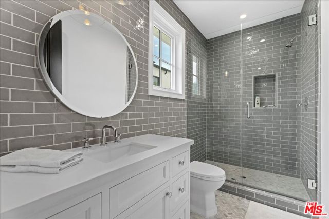 4105 Bellingham Avenue, Studio City CA: https://media.crmls.org/mediaz/fc960e20-669e-41b5-bdf3-71717ad84c98.jpg