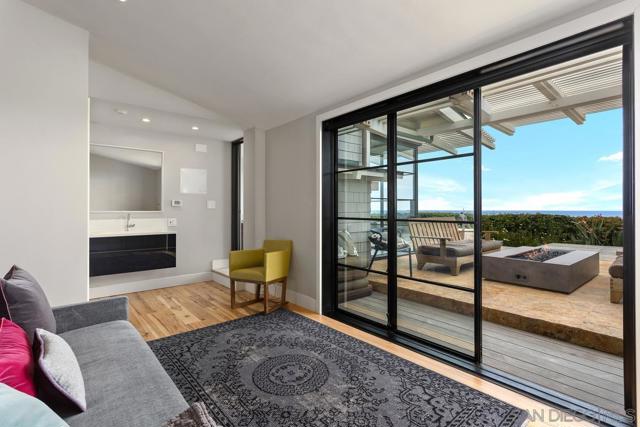 111 Little Orphan Aly, Del Mar CA: https://media.crmls.org/mediaz/fc96be1b-1d50-4a64-a0b5-4fd64d2f8380.jpg