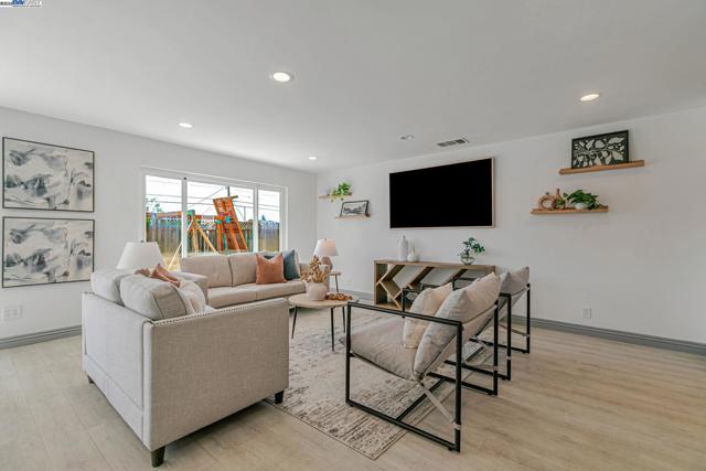 5324 Selma Ave, Fremont CA: https://media.crmls.org/mediaz/fc96e226-191a-4940-9dbd-f74851a356cb.jpg