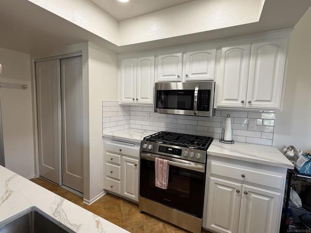 9342 Twin Trails Drive, San Diego CA: https://media.crmls.org/mediaz/fc96ea0c-5a09-4f78-abba-c0aa0c3543af.jpg