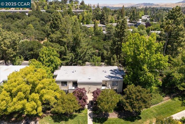 2749 Pine Knoll Dr., Walnut Creek CA: https://media.crmls.org/mediaz/fc9780d8-820e-427a-b53e-0279a5f456ff.jpg