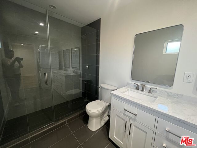 1282 1/2 S Highland Avenue, Los Angeles CA: https://media.crmls.org/mediaz/fc97df3b-6d0e-4a90-9f38-ffc498ae3d59.jpg