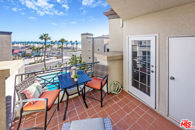 200 Pacific Coast Highway, Huntington Beach CA: https://media.crmls.org/mediaz/fc9807ec-a124-46f6-a405-294a541fa1d9.jpg