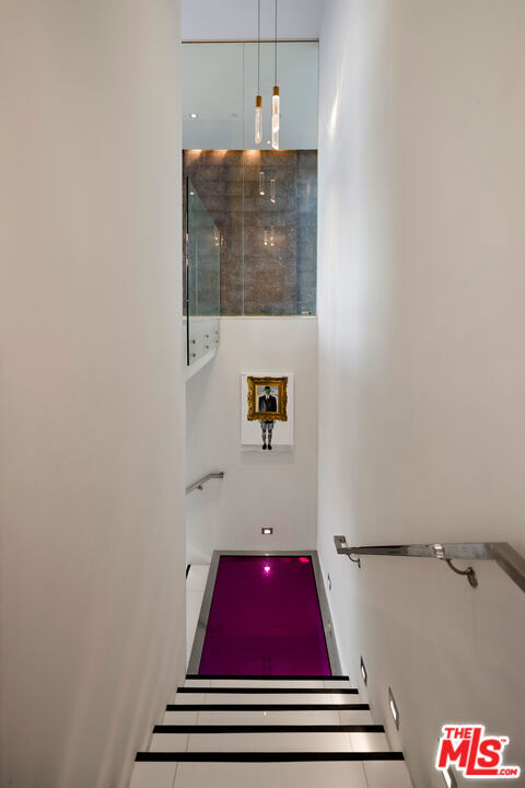 7080 W MULHOLLAND Drive, Los Angeles CA: https://media.crmls.org/mediaz/fc98b757-b252-4fe6-9891-190a46dffbbf.jpg