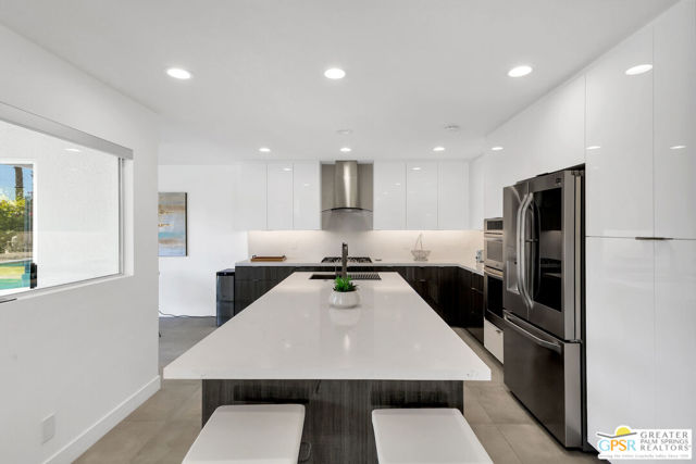 2566 S Calle Palo Fierro, Palm Springs CA: https://media.crmls.org/mediaz/fc98eac5-d597-4dd7-b558-c50ca9822196.jpg