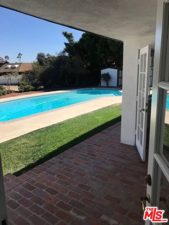 6970 Fernhill Drive, Malibu CA: https://media.crmls.org/mediaz/fc9929b9-f2d4-4c60-8639-66cc1e26dd5a.jpg