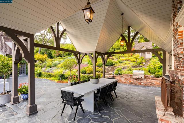 9 El Sueno, Orinda CA: https://media.crmls.org/mediaz/fc995f39-0f93-4b0e-8c76-67b2e5414294.jpg